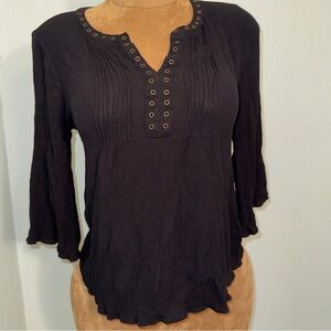 Signature Studio Crinkle Top, V Neck Grommet Details, 3/4 Bell Sleeve, Sz M​